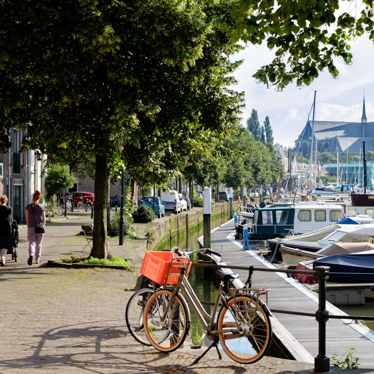 Dordrecht - stadsbeeld - Grote Kerk - jachthaven - zomer - Nieuwe Haven - Knolhaven