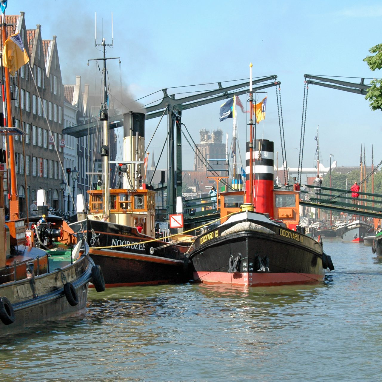 Dordt in Stoom - Dordrecht - evenementen Damiatebrug - Kuipershaven - Wolwevershaven - boot - stoomboot