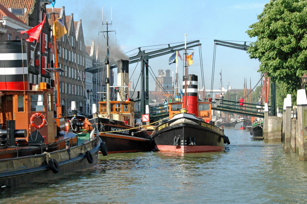 Dordt in Stoom - Dordrecht - evenementen Damiatebrug - Kuipershaven - Wolwevershaven - boot - stoomboot