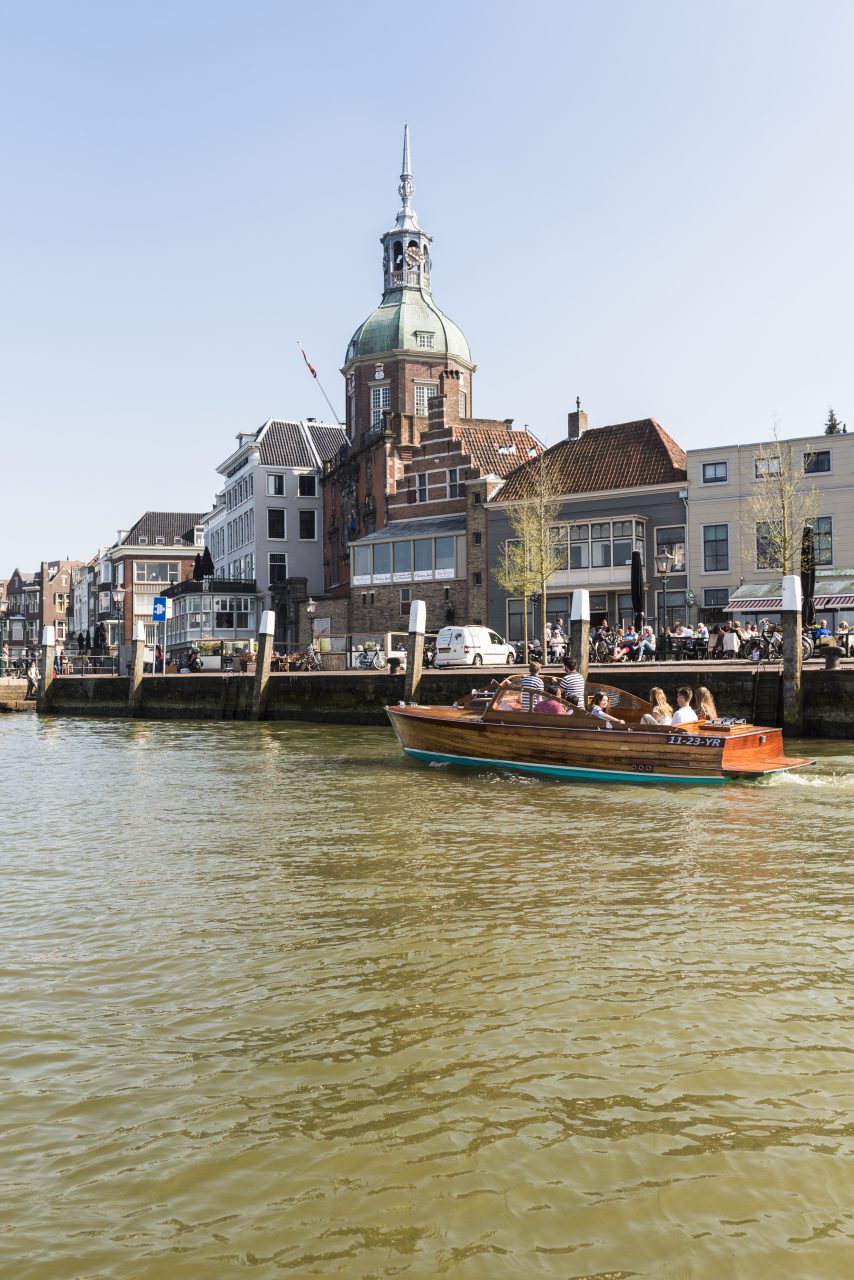 Horeca - Dordrecht - sfeervol eten en drinken - terras - historie - Groothoofd - Imbarcazione Barone - rondvaart - Groothoofdspoort - water