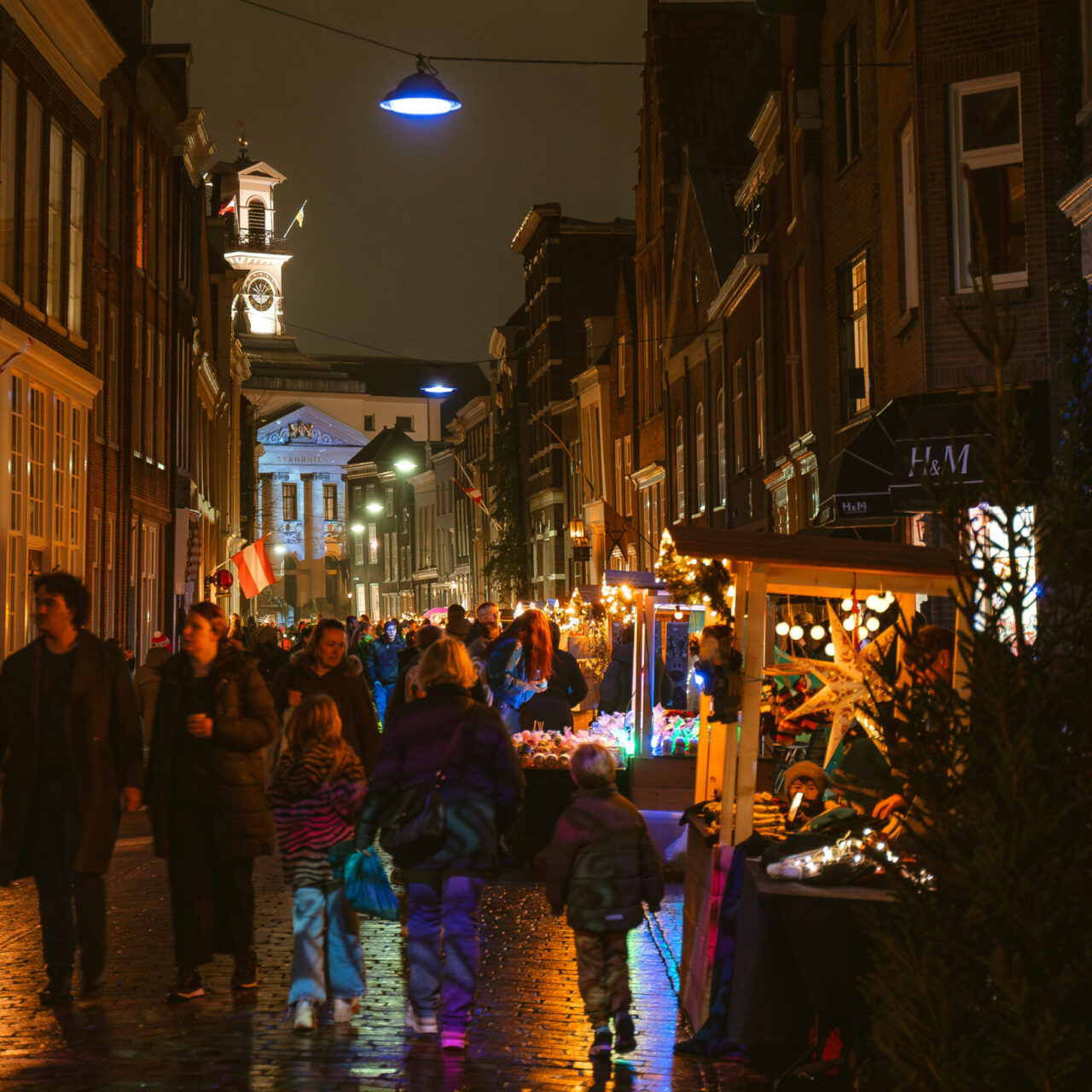 Houten chalets op Grotekerksbuurt en Stadhuis - 2023